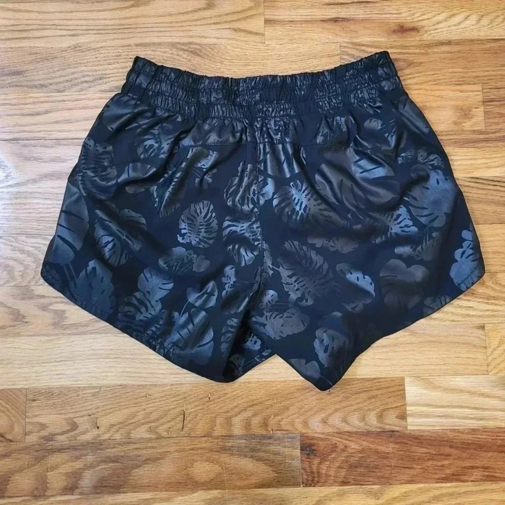 Athleta Racer Run Palm Print Black Active Wear Shorts(XS) - Picture 4 of 11
